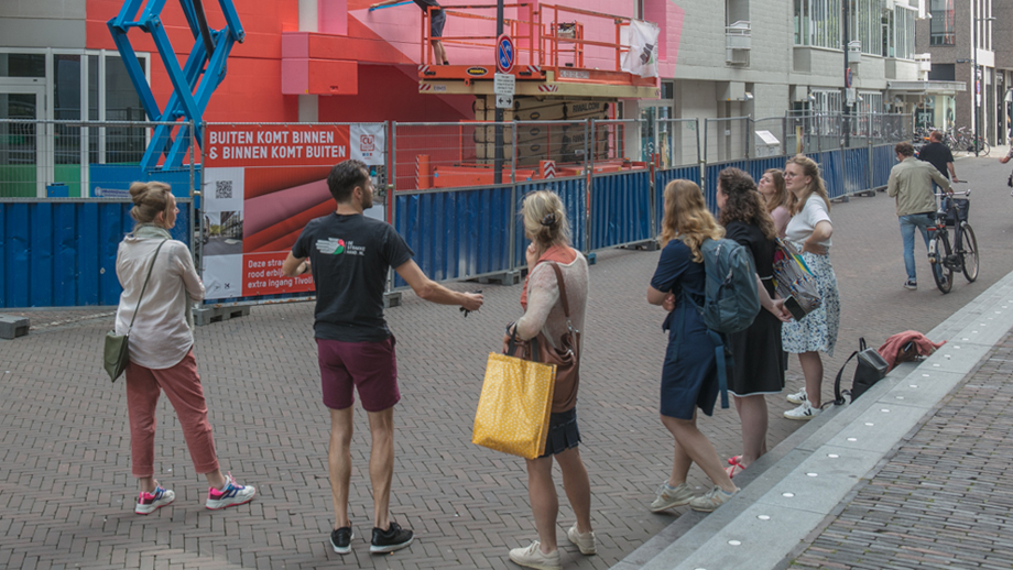 Kleur, verlichting en groen voor verlaten, onveilige straatjes